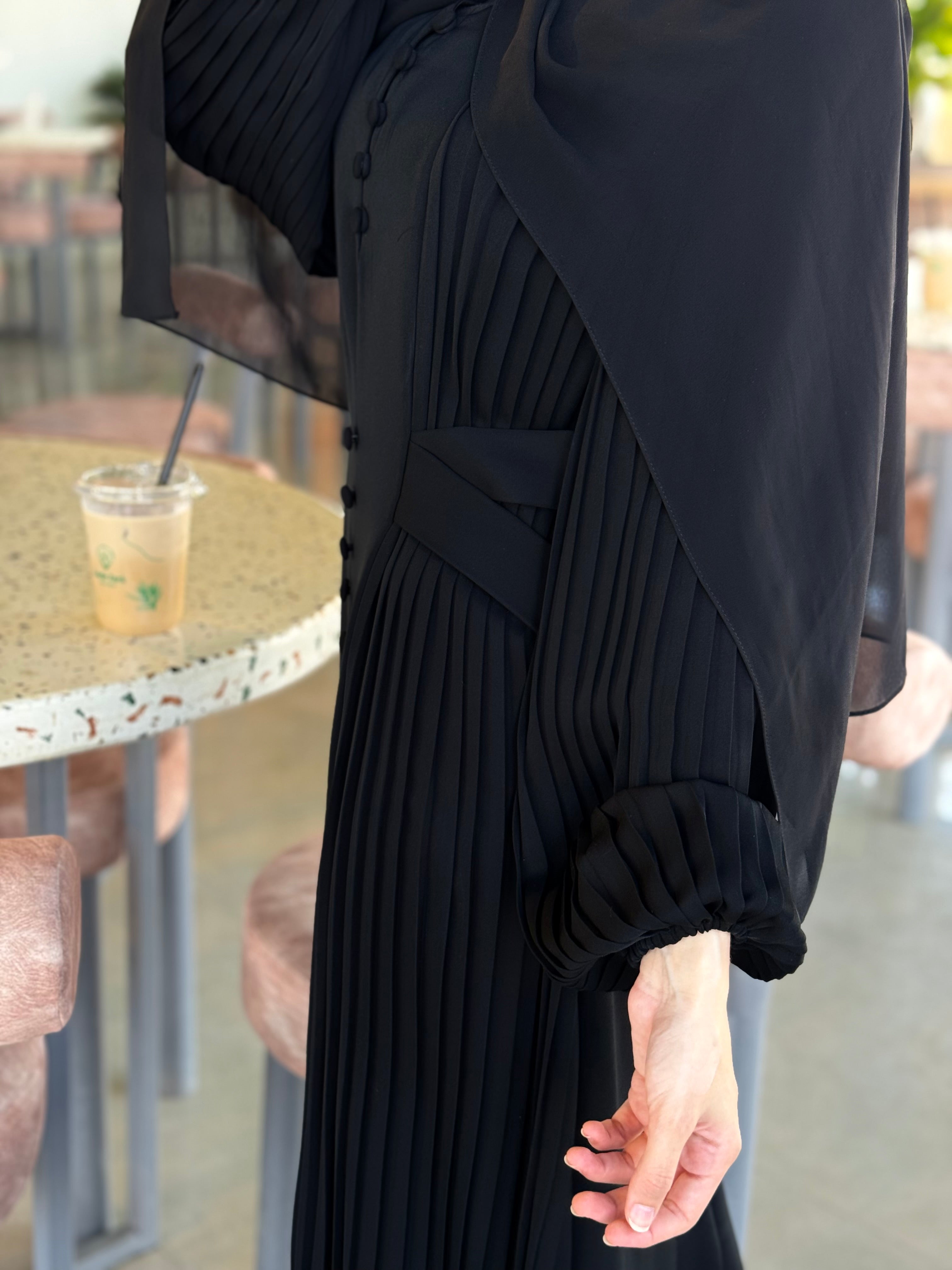 Black Trendy Modest Abaya