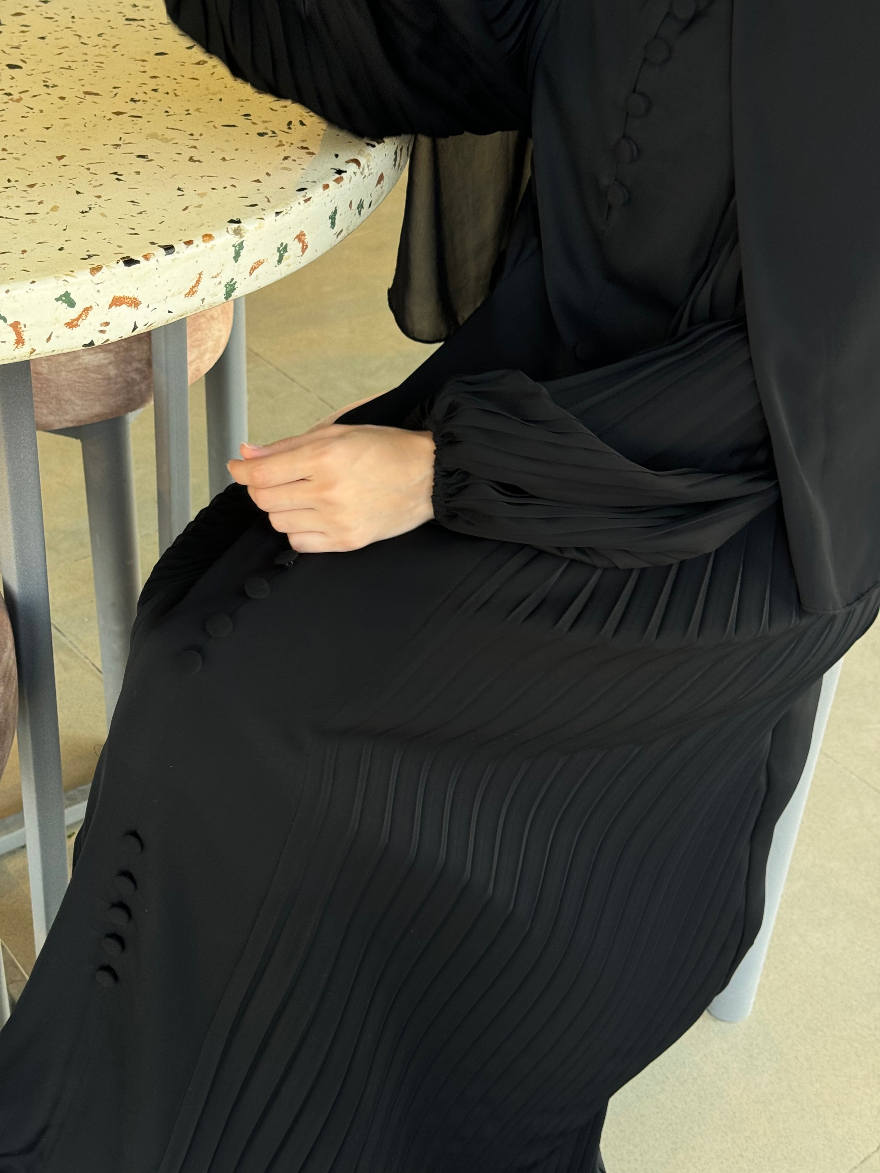 Black Trendy Modest Abaya