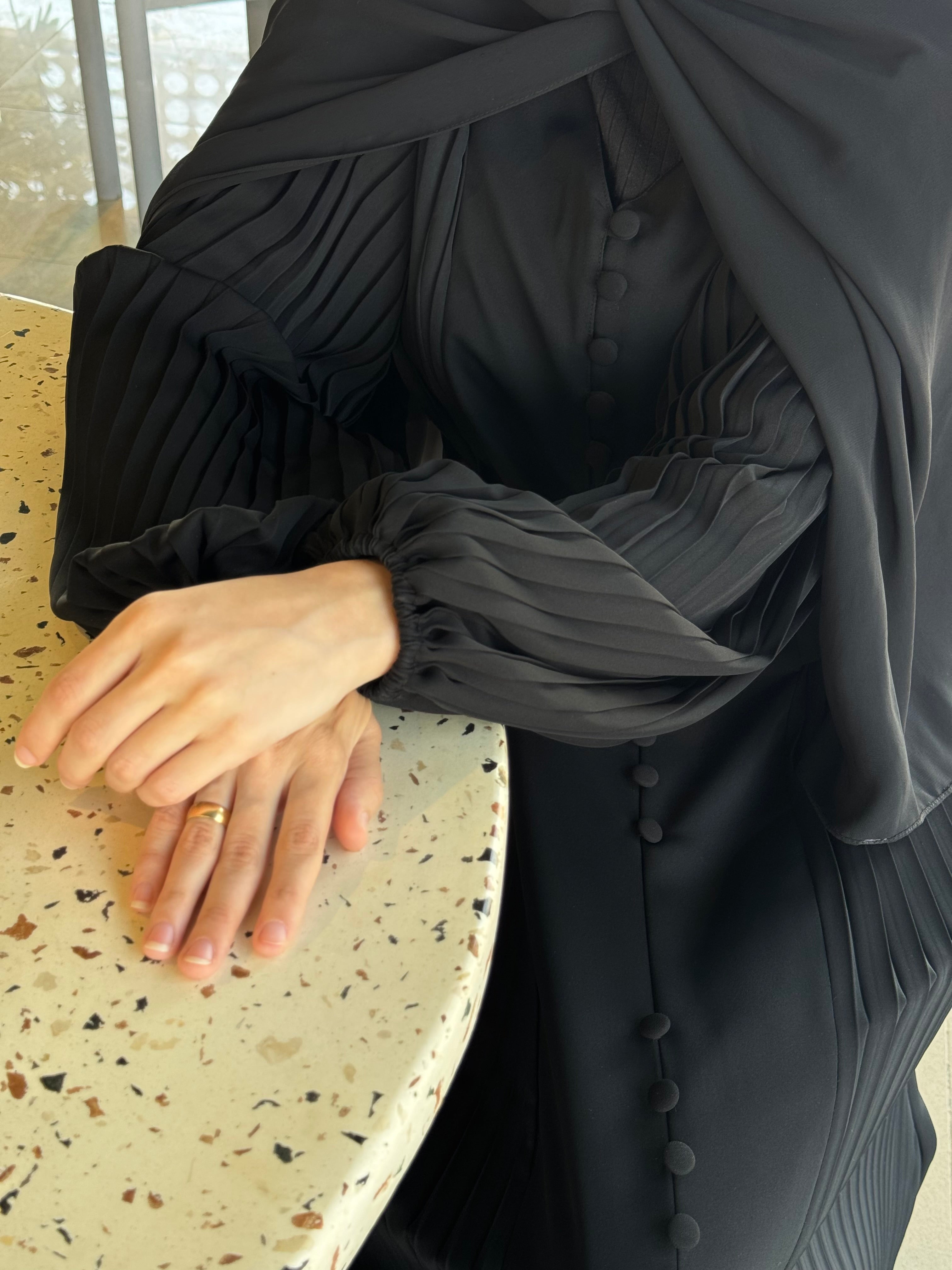 Black Trendy Modest Abaya